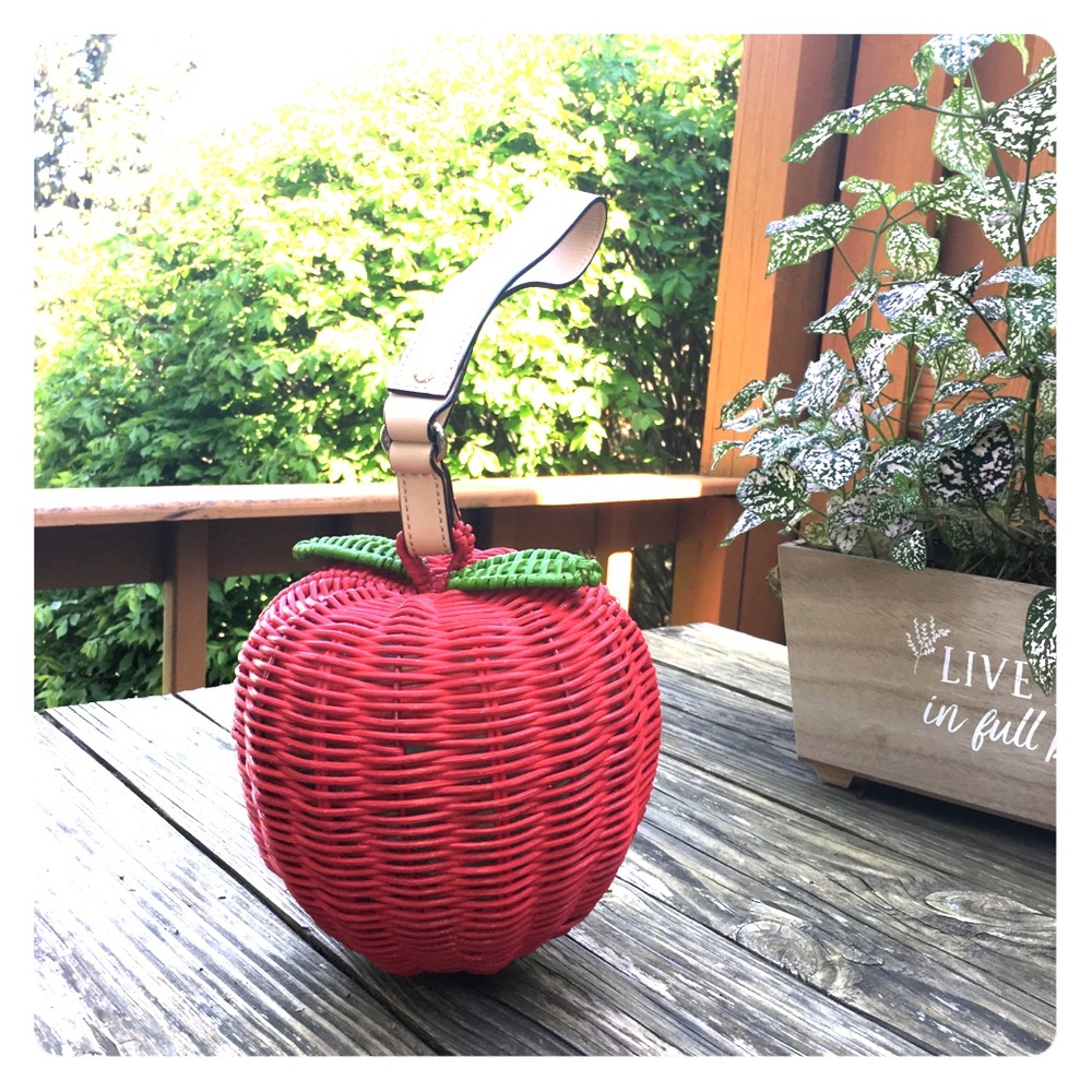 Kate Spade New York: Pack a Picnic Apple